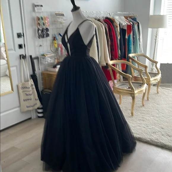 Mac Duggal Plunge Neck, Low Back Full Skirt Black Evening Gown - Picture 13 of 13